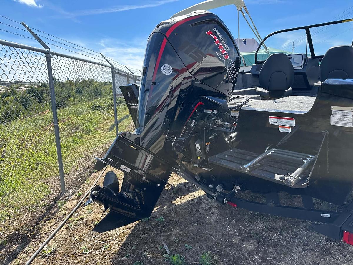 Used 2025 Tracker  Pro Guide 175 WT