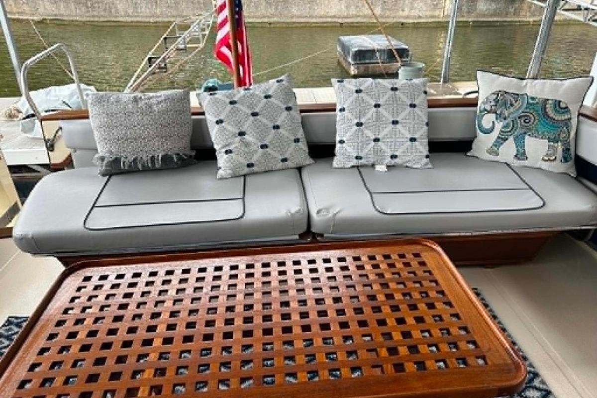 Used 1988 Sea Ray 390 Express Cruiser