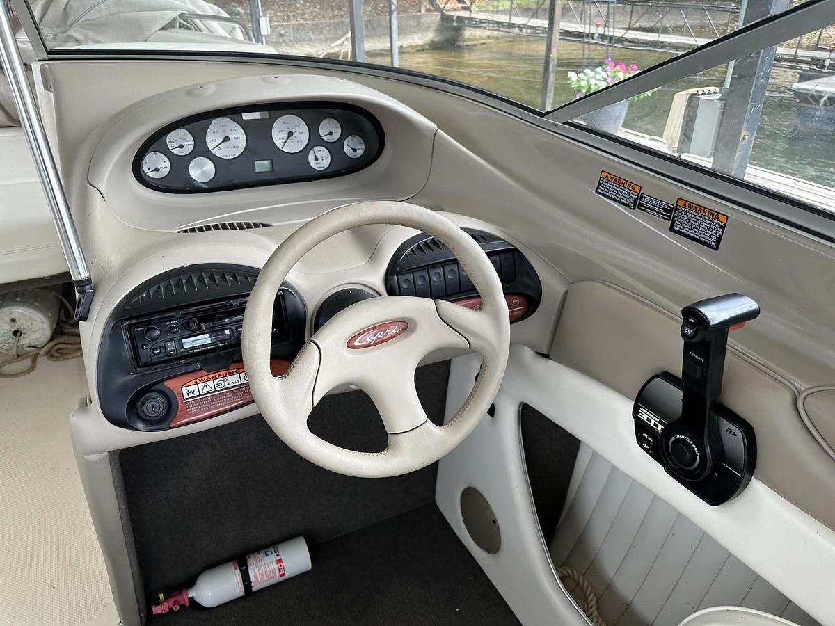 Used 1999 Bayliner 2350 Capri