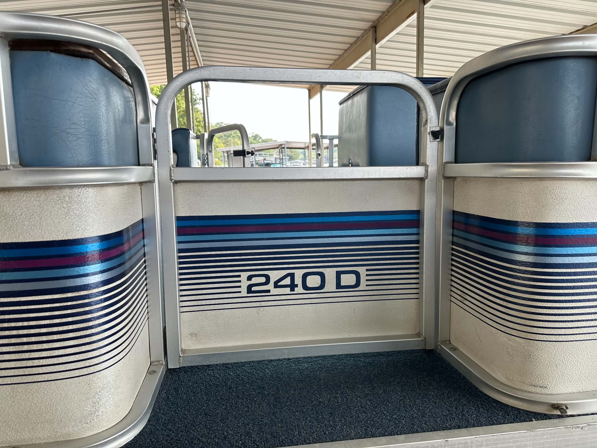 Used 1990  Sundancer Pontoon 240 D