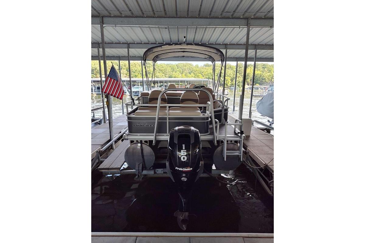 Used 2016 Sun Tracker Fishin' Barge 22 XP3
