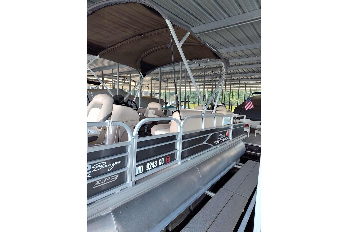 Used 2016 Sun Tracker Fishin' Barge 22 XP3