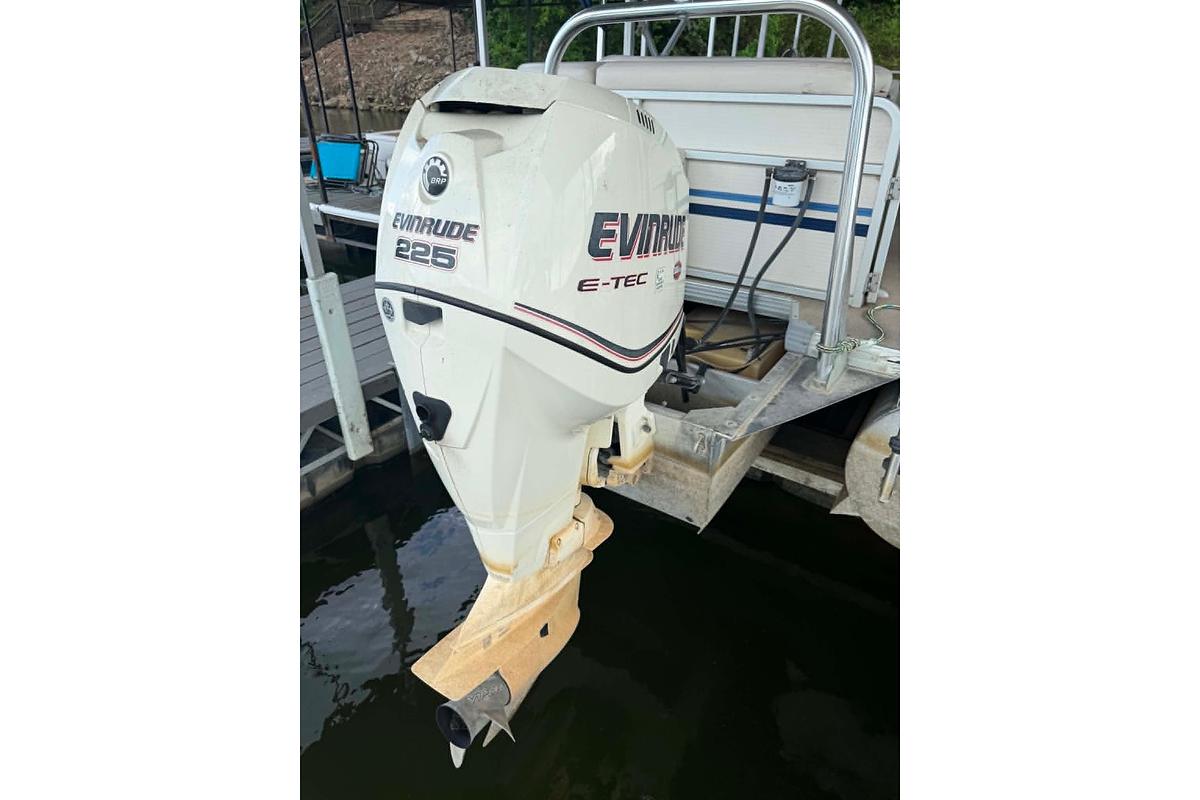 Used 2009 Premier 240 SunSpree