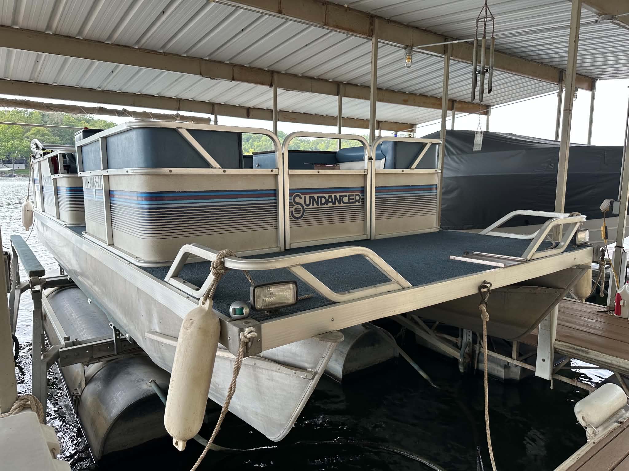 Used 1990  Sundancer Pontoon 240 D