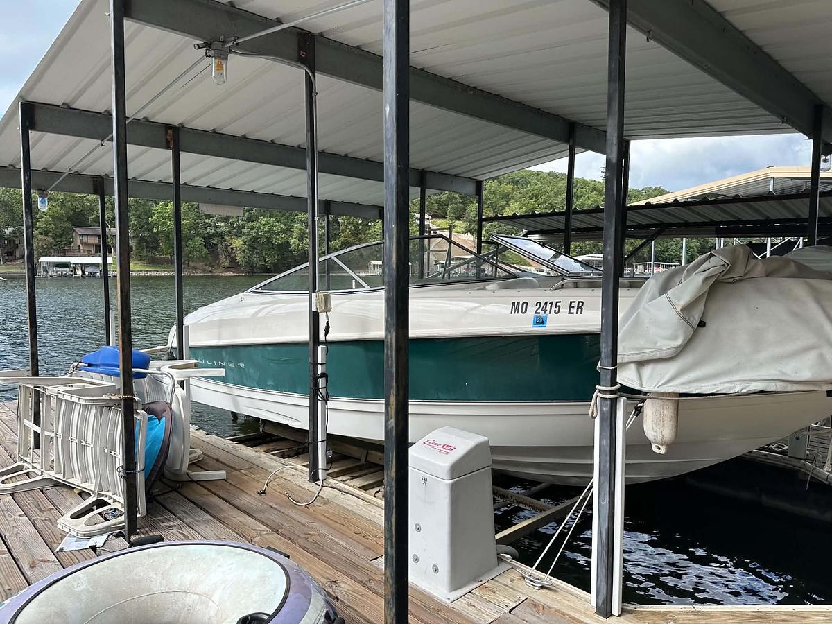 Used 1999 Bayliner 2350 Capri