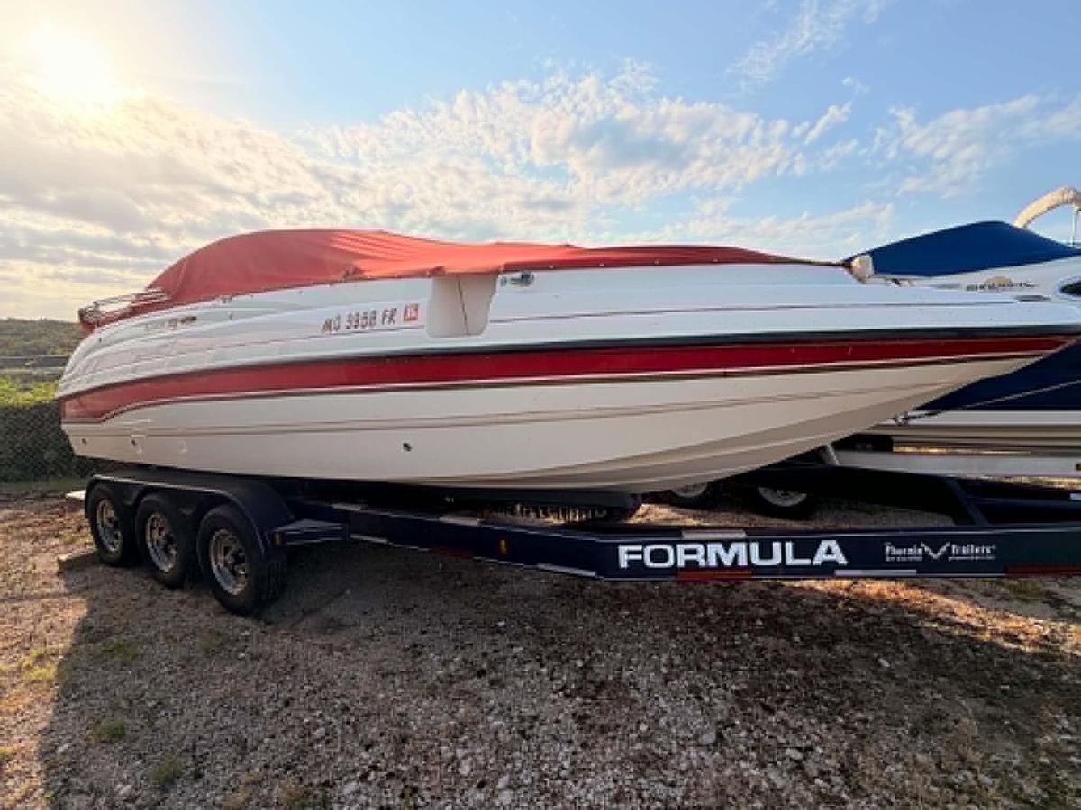 Used 1999 Chaparral 233 Deckboat
