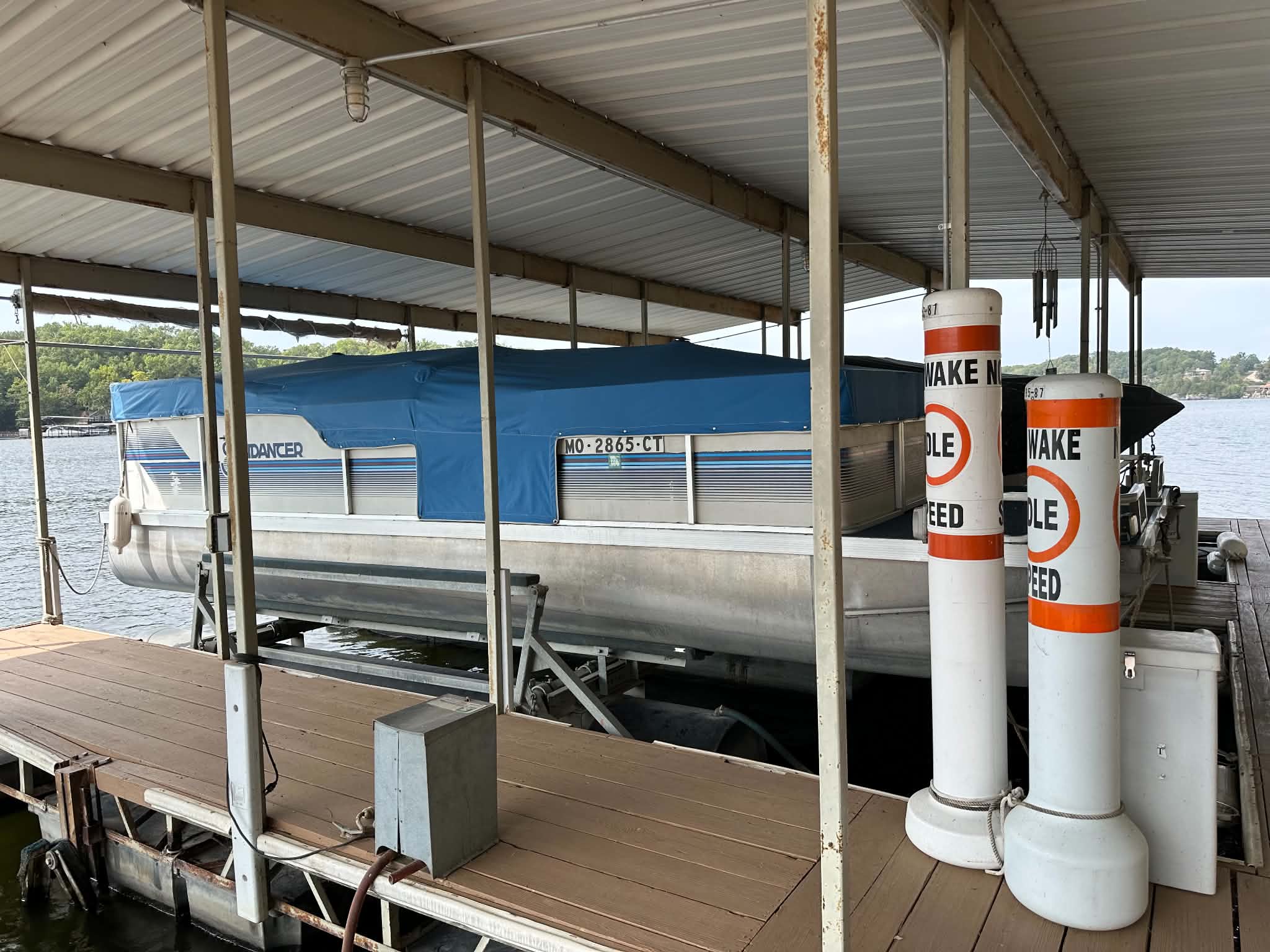 Used 1990  Sundancer Pontoon 240 D