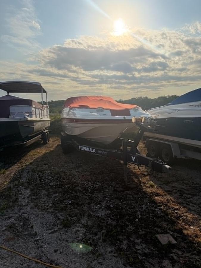 Used 1999 Chaparral 233 Deckboat