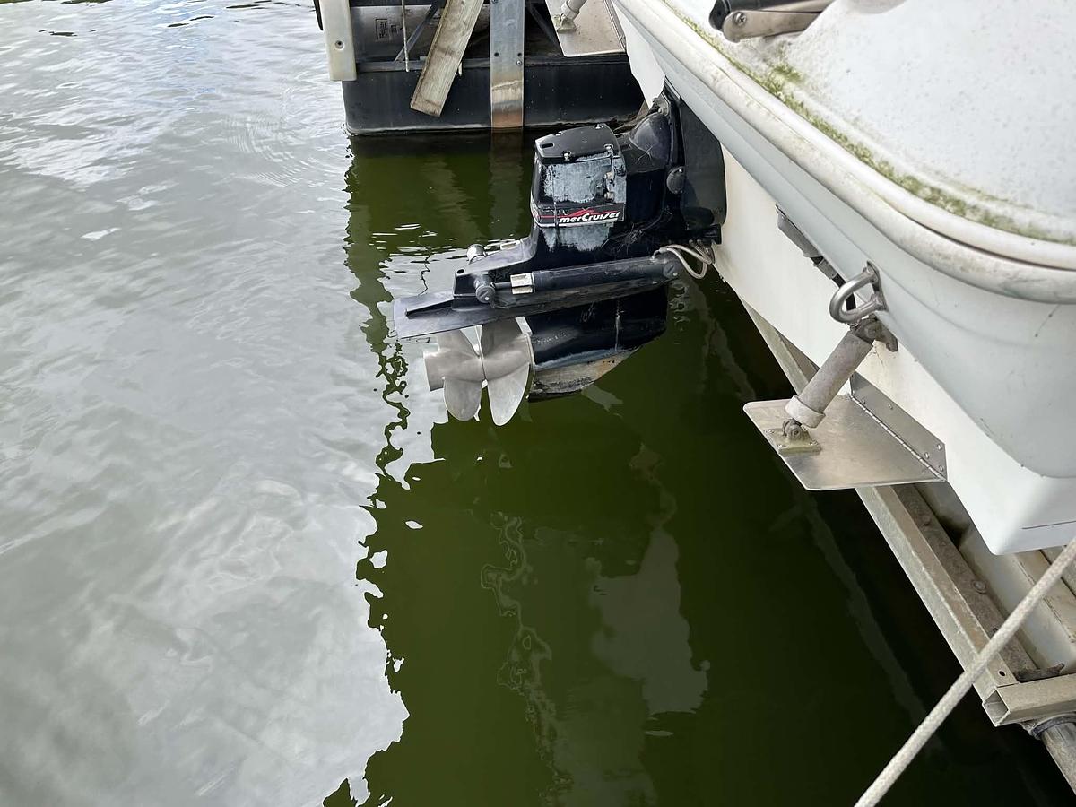 Used 1999 Rinker 272 Captiva Cuddy