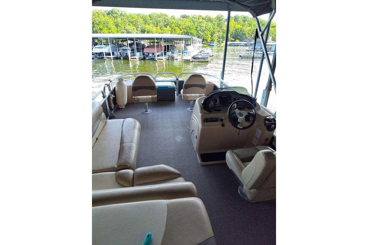 Used 2016 Sun Tracker Fishin' Barge 22 XP3