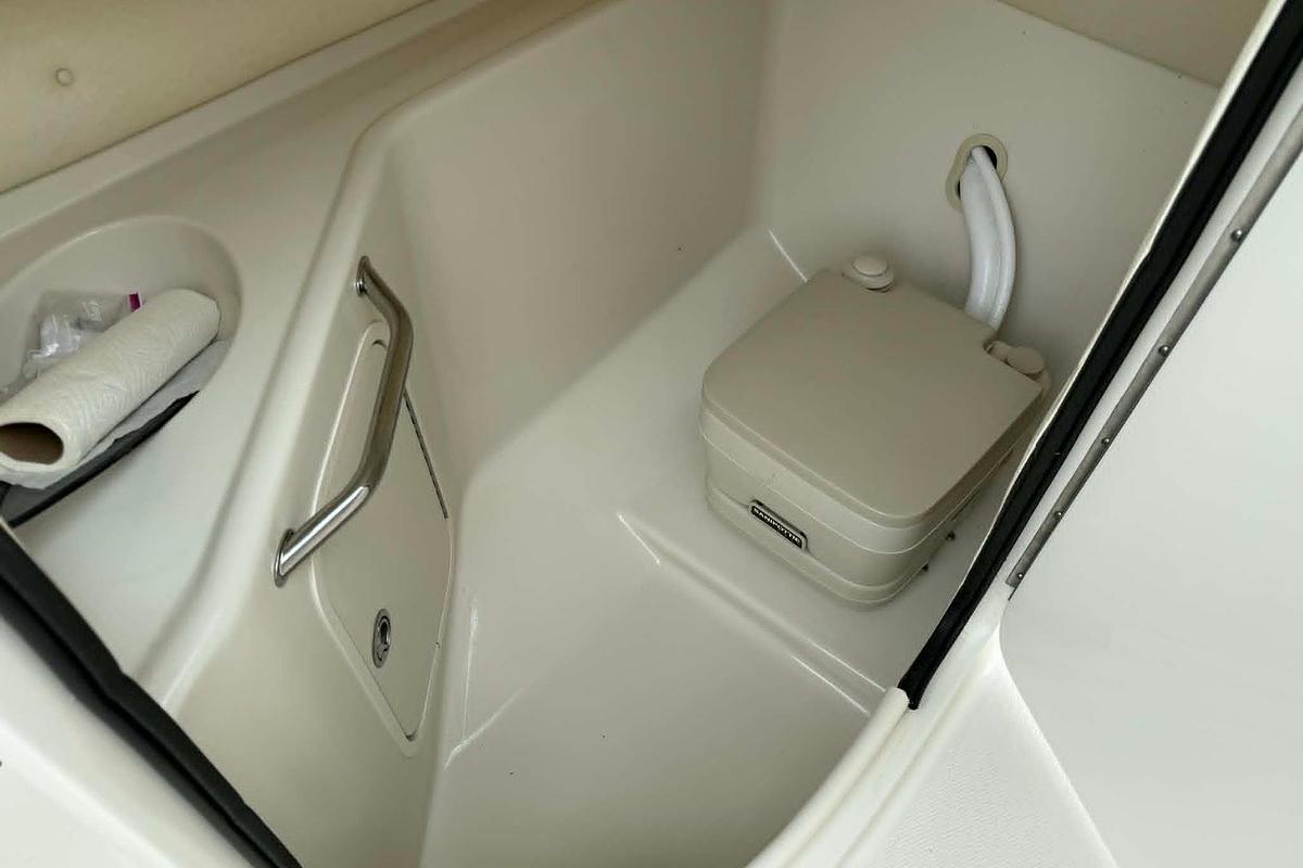 Used 2006 Sea Ray 240 Sundeck