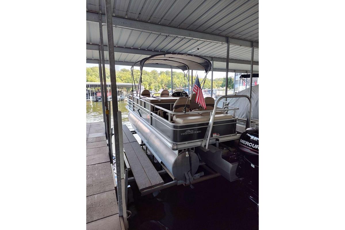 Used 2016 Sun Tracker Fishin' Barge 22 XP3