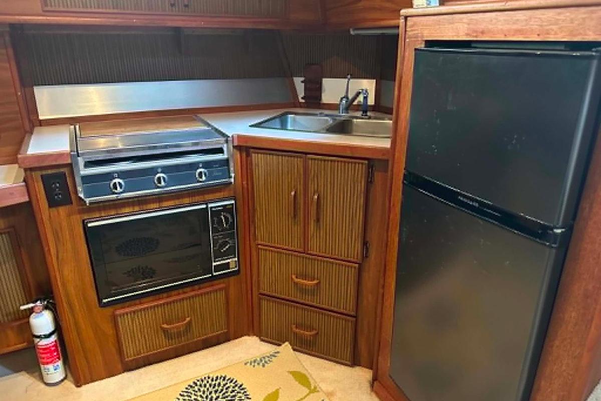 Used 1988 Sea Ray 390 Express Cruiser