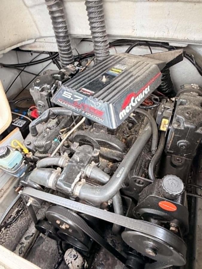Used 1999 Crownline 238 Deck Boat