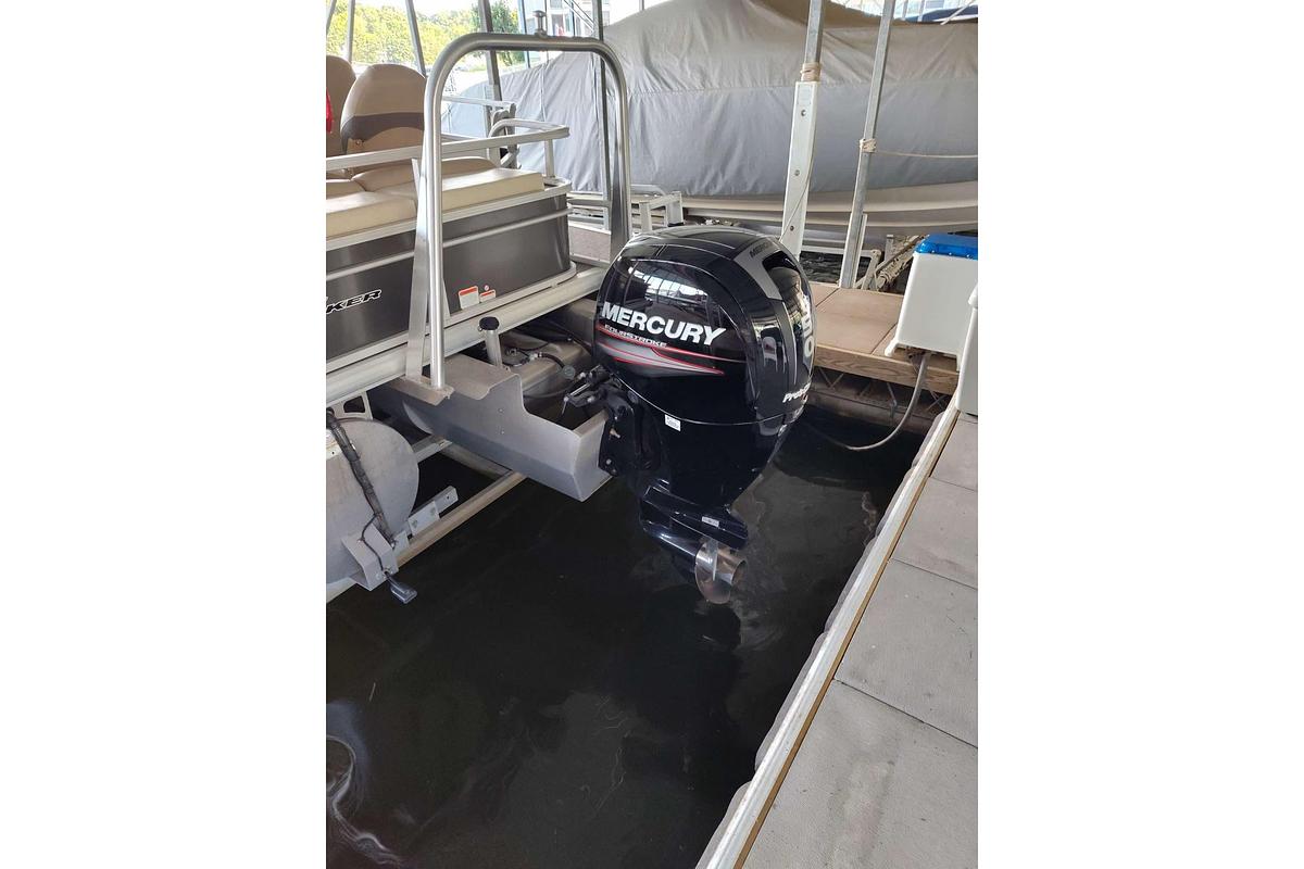 Used 2016 Sun Tracker Fishin' Barge 22 XP3