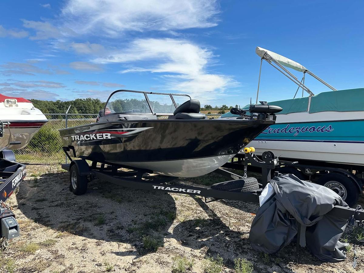 Used 2025 Tracker  Pro Guide 175 WT
