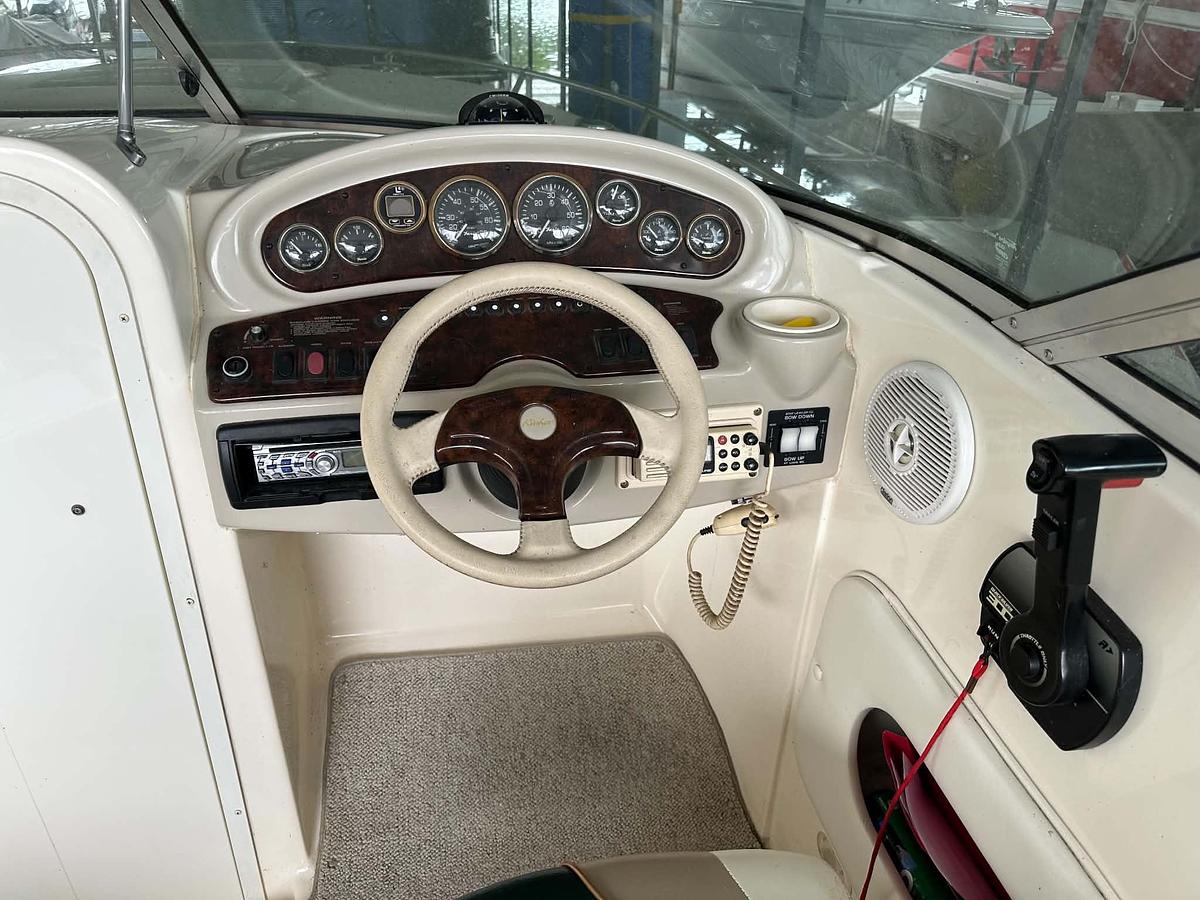Used 1999 Rinker 272 Captiva Cuddy