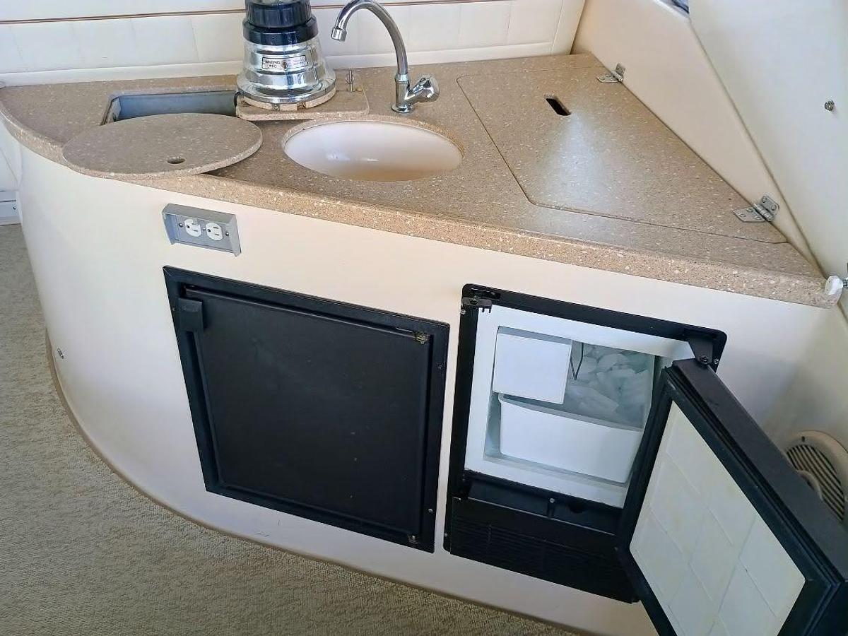 Used 2005 Rinker 342 Fiesta Vee