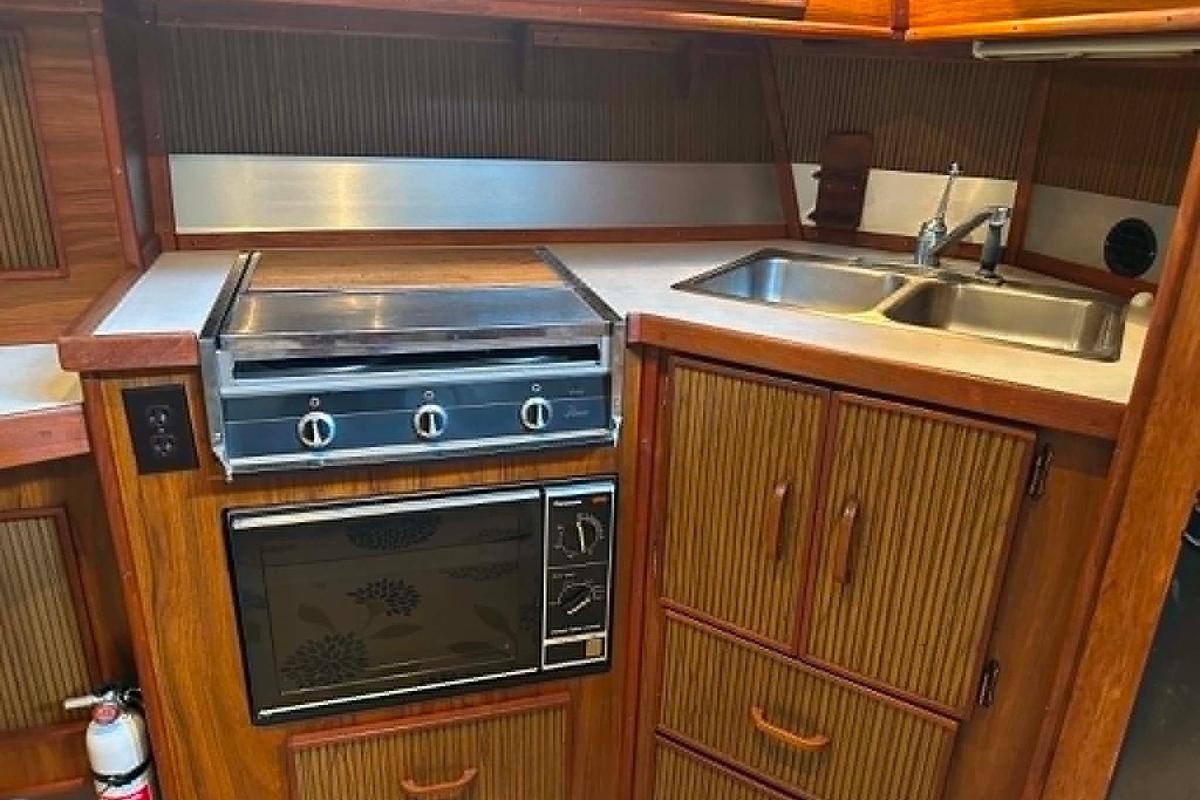 Used 1988 Sea Ray 390 Express Cruiser