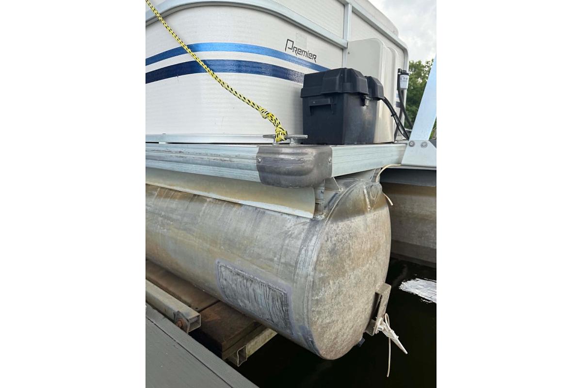 Used 2009 Premier 240 SunSpree