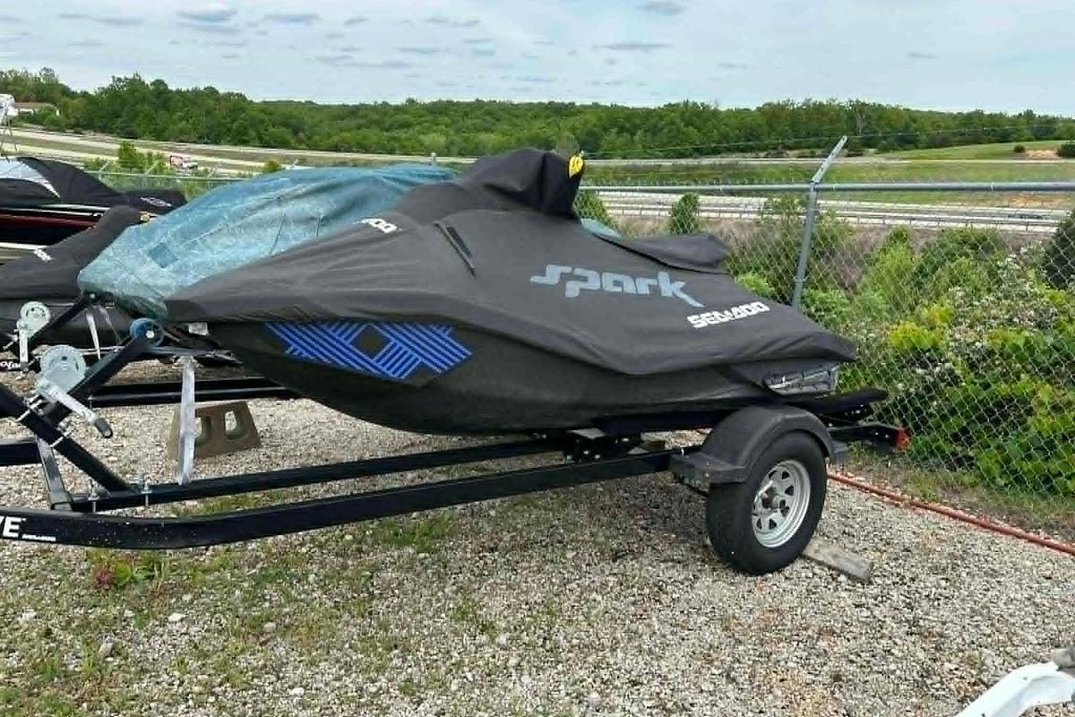 Used 2022 Sea-Doo Spark Trixx 2up