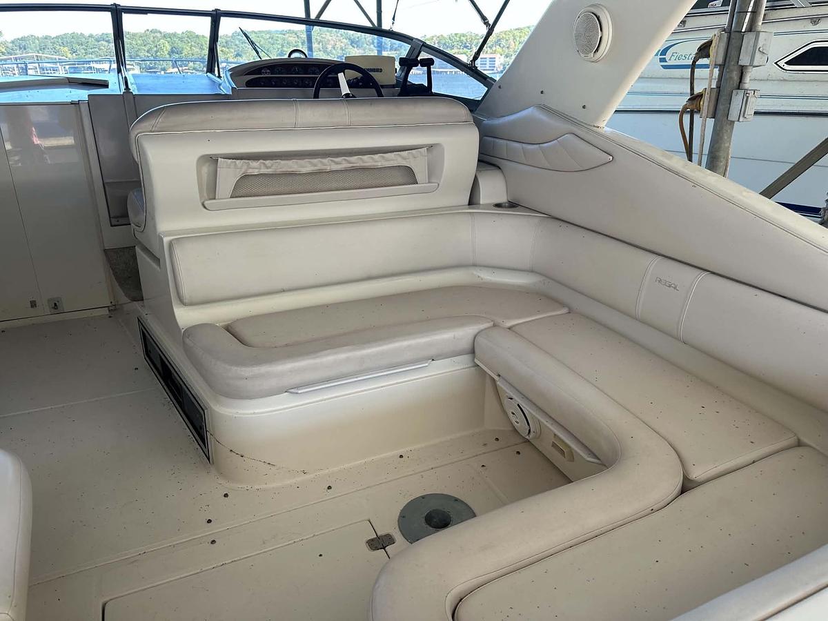 Used 1992 Regal 322 Commodore