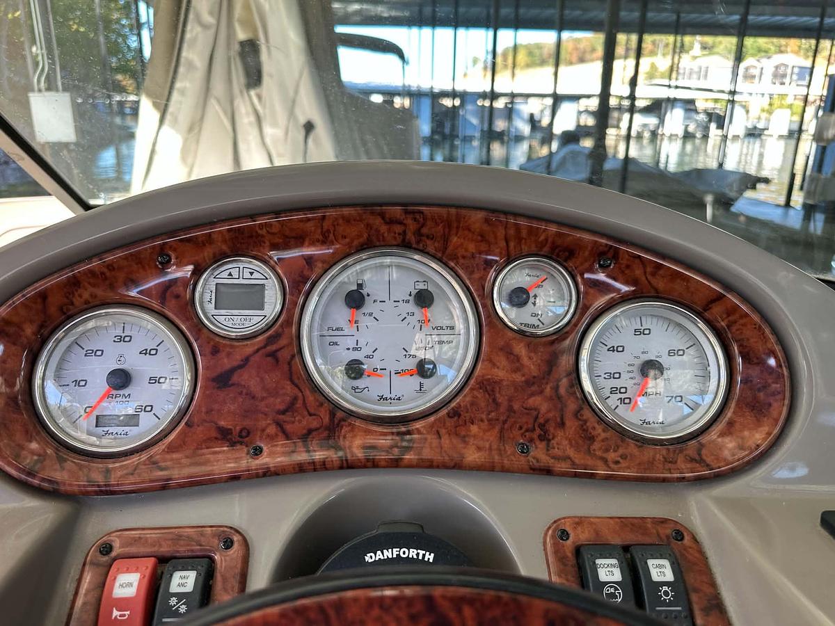 Used 2006 Rinker 282 Captiva