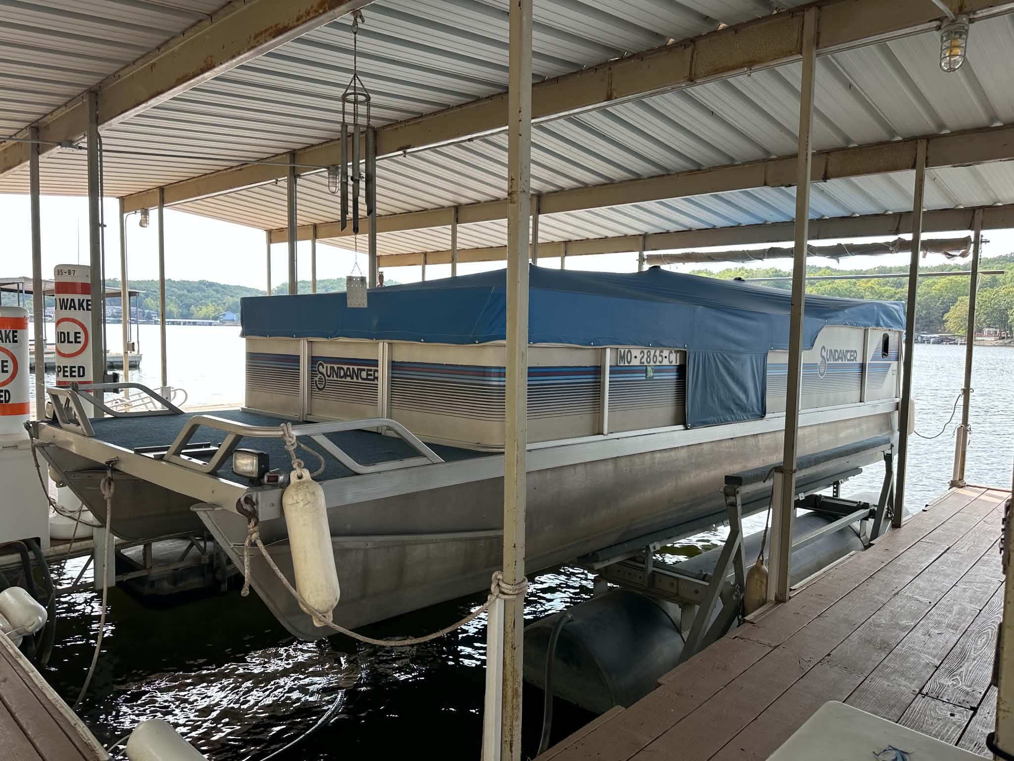 Used 1990  Sundancer Pontoon 240 D