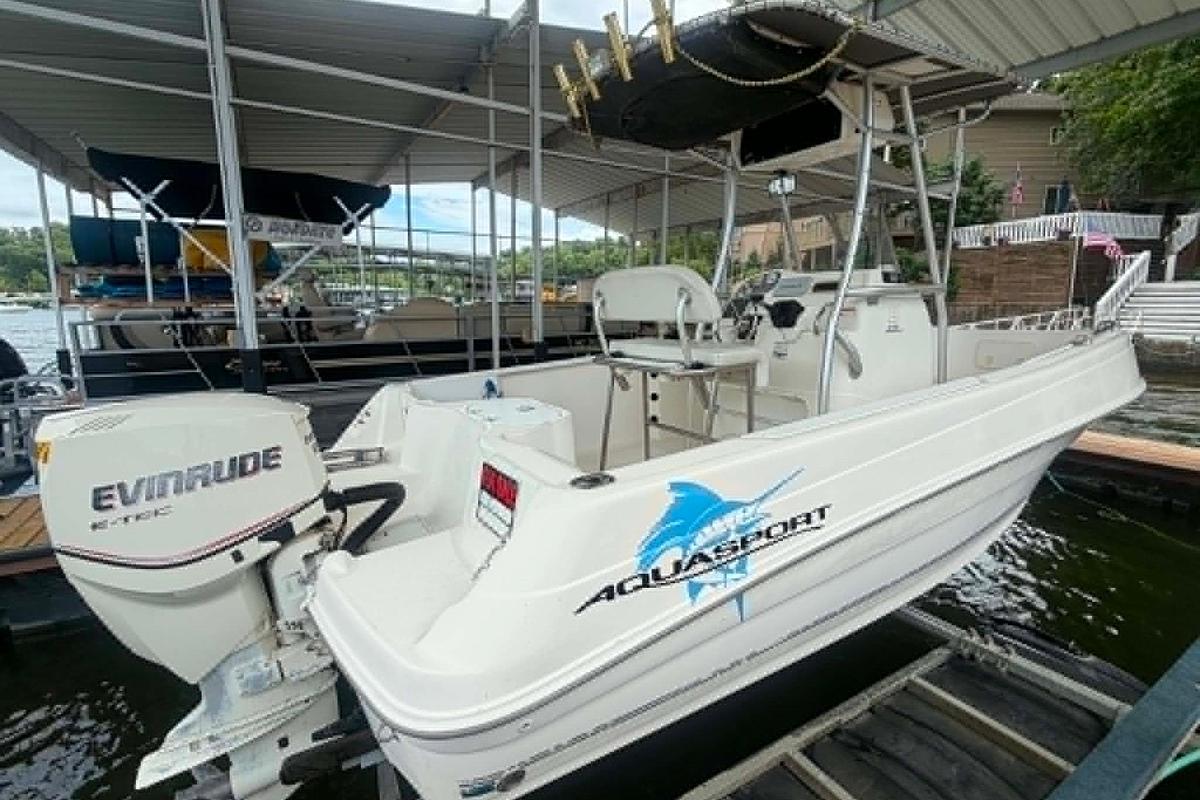 Used 2005 Aquasport 2100 Center Console