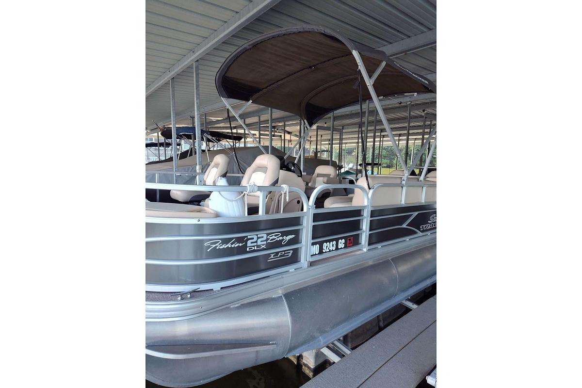 Used 2016 Sun Tracker Fishin' Barge 22 XP3