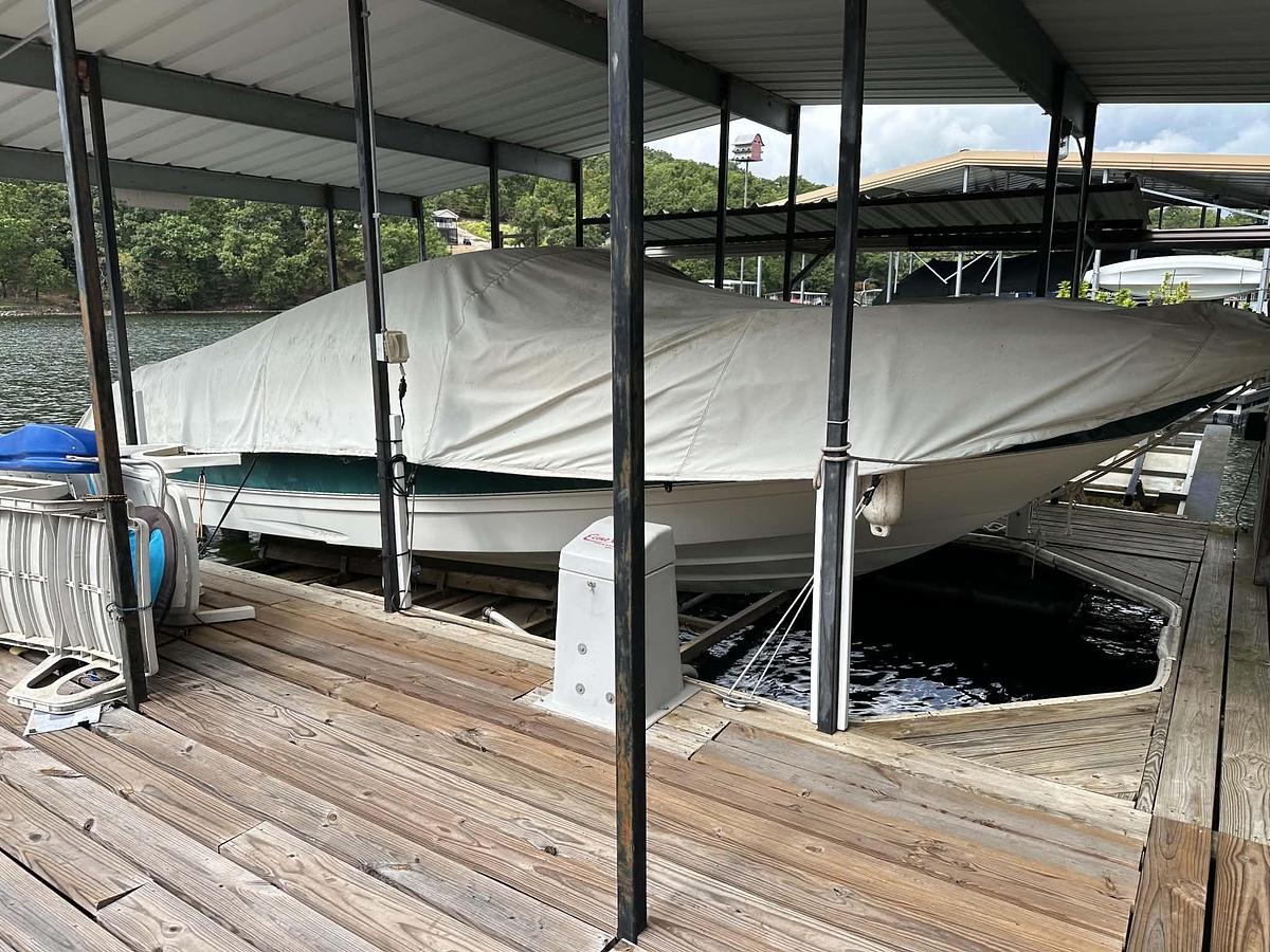 Used 1999 Bayliner 2350 Capri