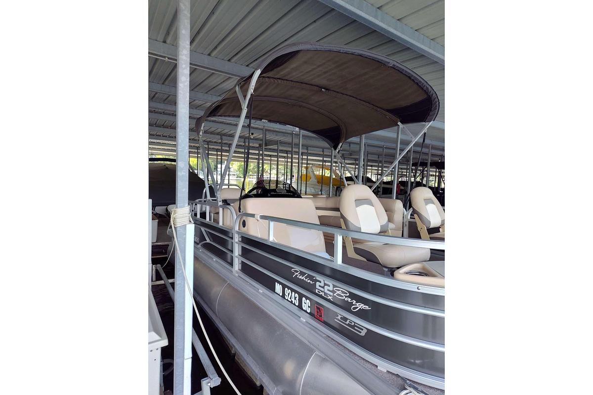 Used 2016 Sun Tracker Fishin' Barge 22 XP3