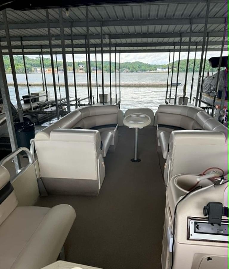 Used 2002 Voyager VEXP25CR