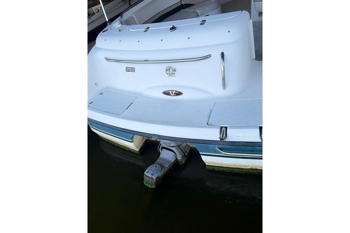 Used 1998 Chaparral Sunesta 252