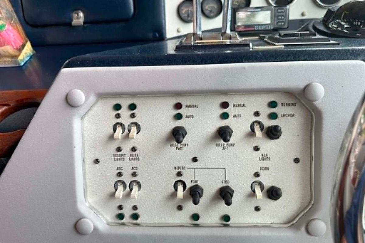 Used 1988 Sea Ray 390 Express Cruiser