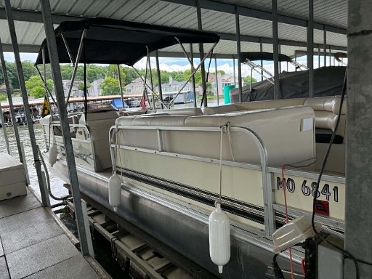 Used 2002 Voyager VEXP25CR
