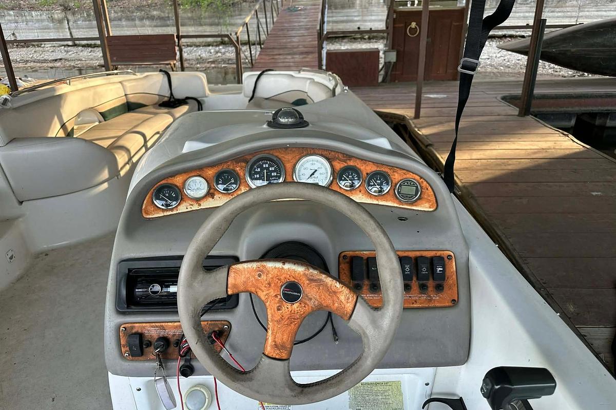 Used 1998 Chaparral Sunesta 252