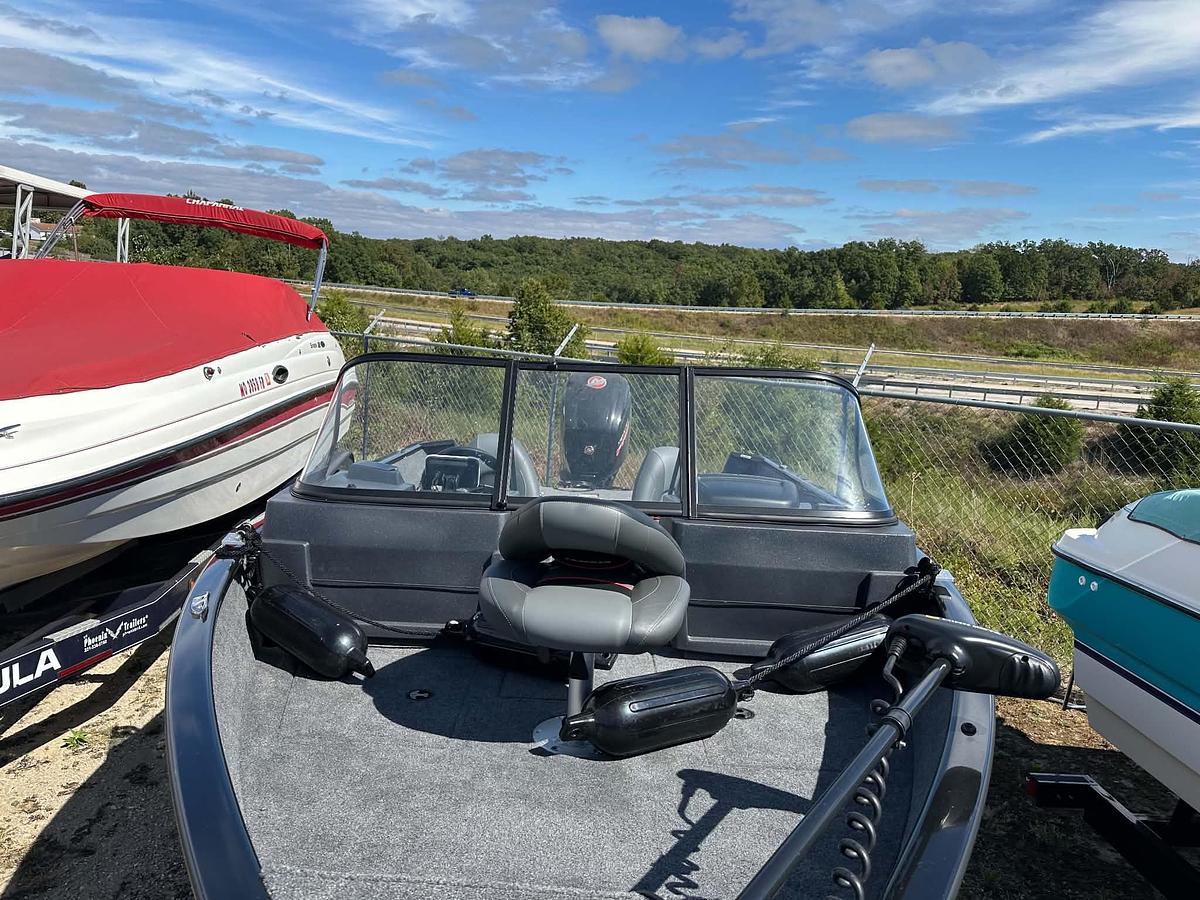 Used 2025 Tracker  Pro Guide 175 WT