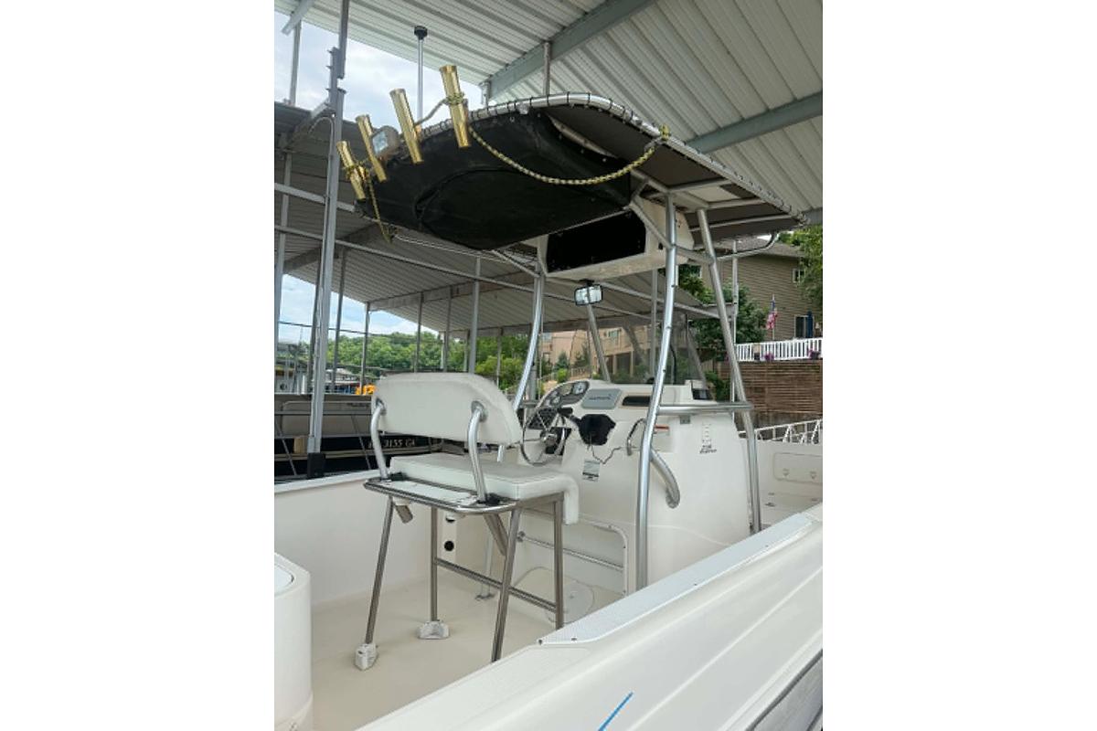Used 2005 Aquasport 2100 Center Console