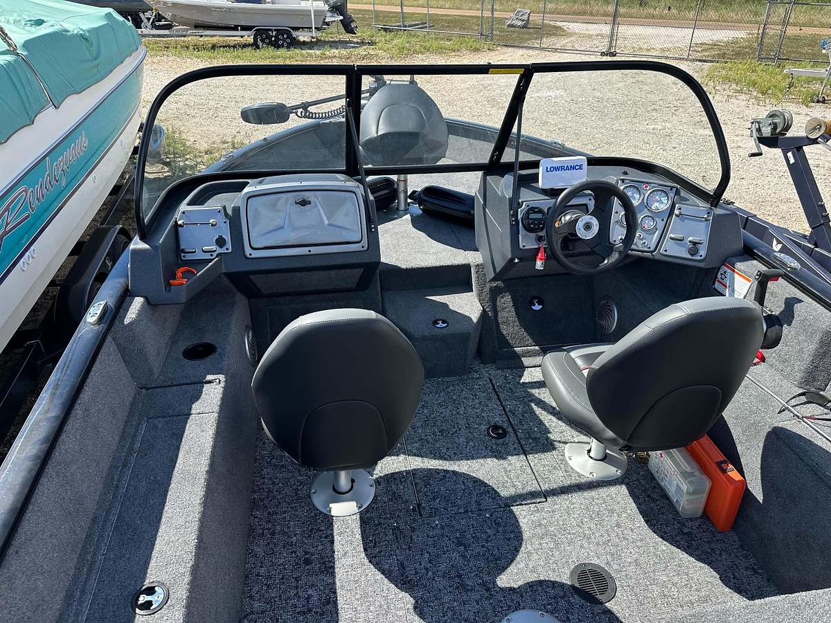 Used 2025 Tracker  Pro Guide 175 WT