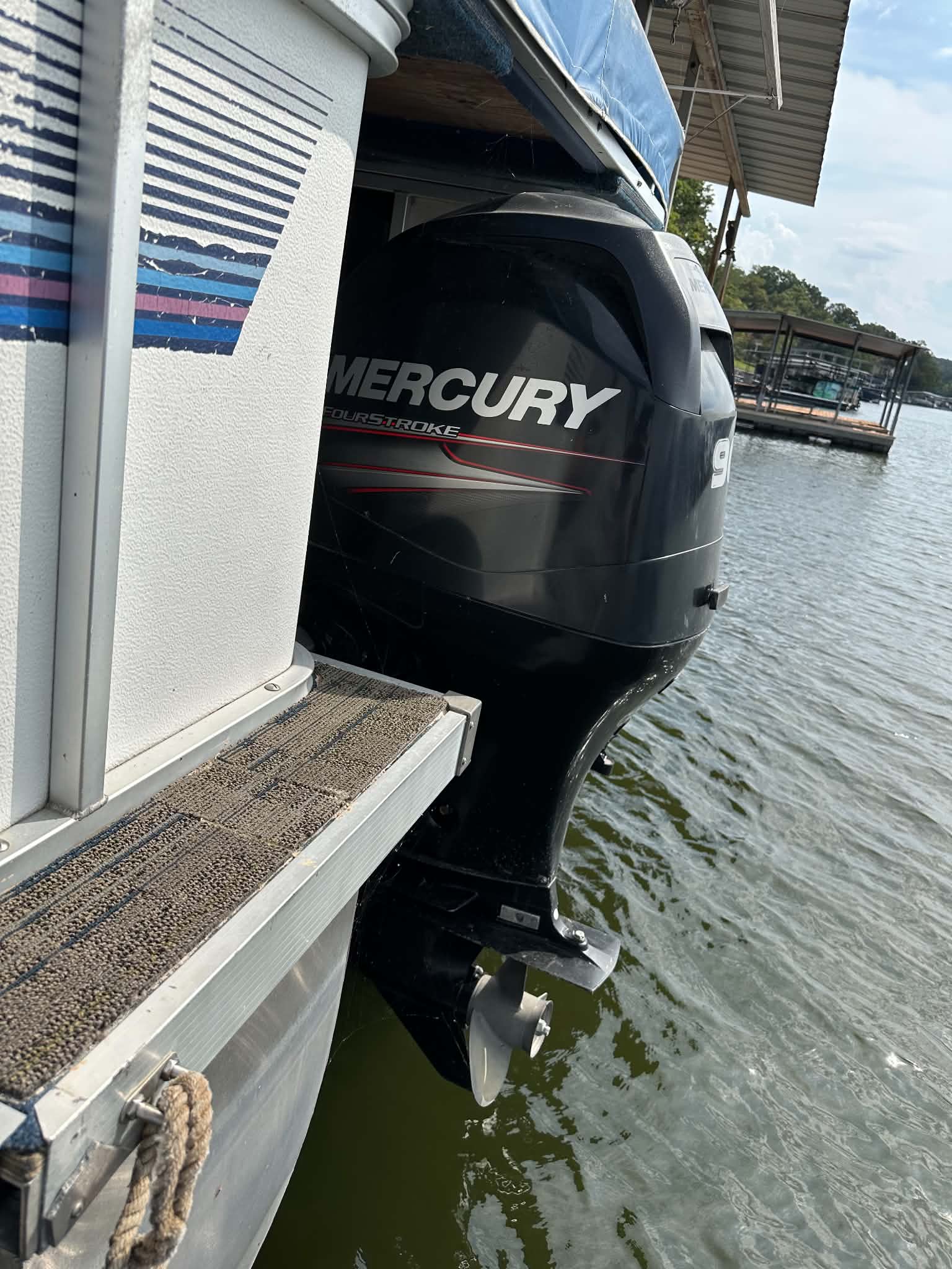 Used 1990  Sundancer Pontoon 240 D