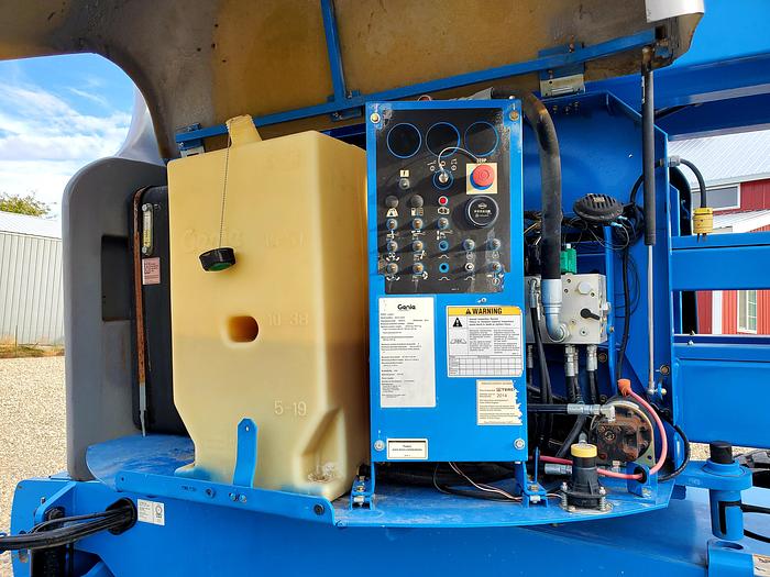 Used 2014 Genie Z60/34 Articulated Boom Lift ** 747 Hrs **