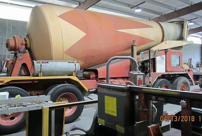 Used 1990 Mack Front Discharge Concrete Mixer Truck