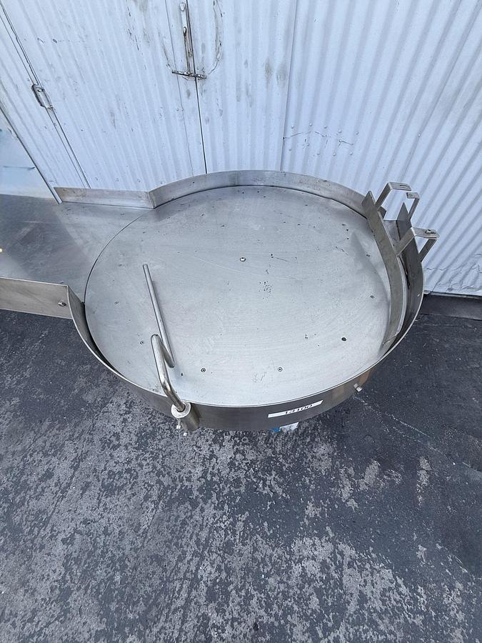 Used Accumulating Table 32'' Diameter S.S.