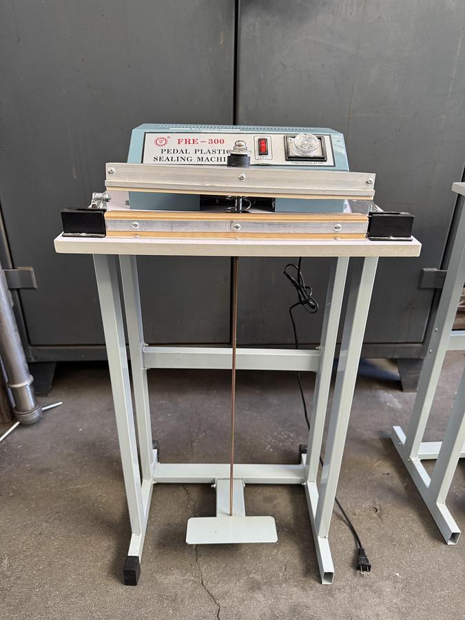 Used FRE-300 PEDAL PLASTIC SEALING MACHINE