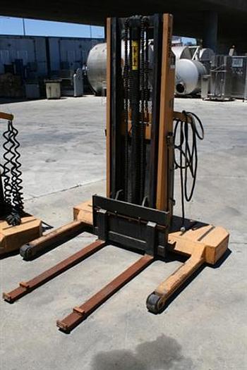 Used Big Joe Electric Lift, 576 KG, 108"