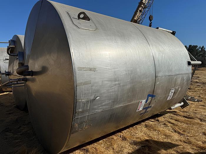 Used Tank, 6,500 Gallon, Stainless Steel, Dish Bottom, Legs