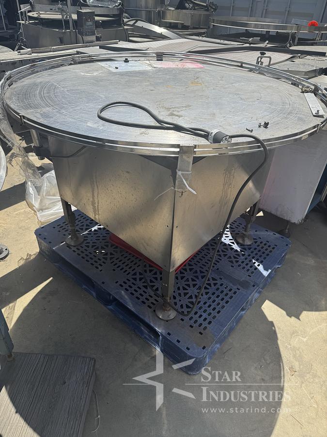 Used  Accumulating Table 50'' Diameter