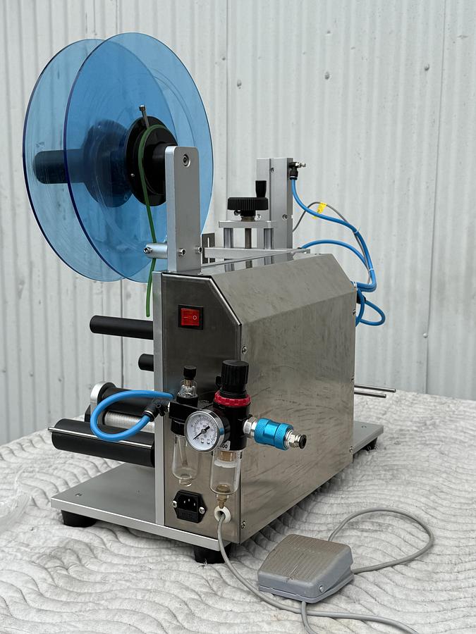 Used Pneumatic Type Flat Surface Labeling Machine