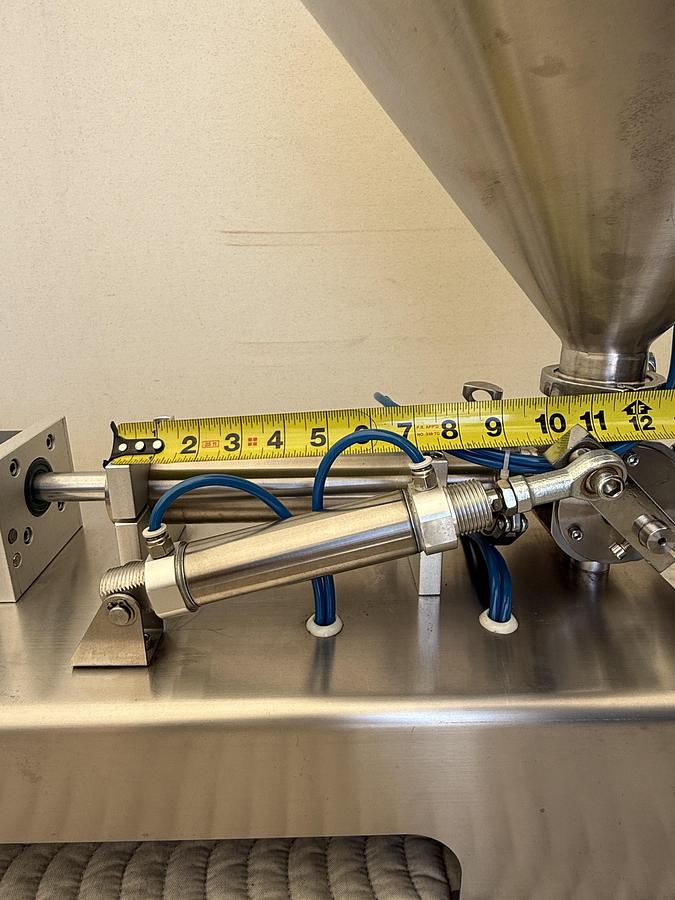 Used Pneumatic Horizontal Paste Filling Machine 